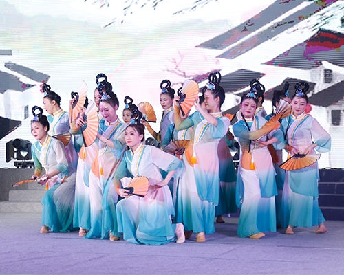 “十度春秋共風(fēng)雨 百年新程再起航”，南康城發(fā)集團(tuán)十周年慶典晚會(huì)精彩回眸